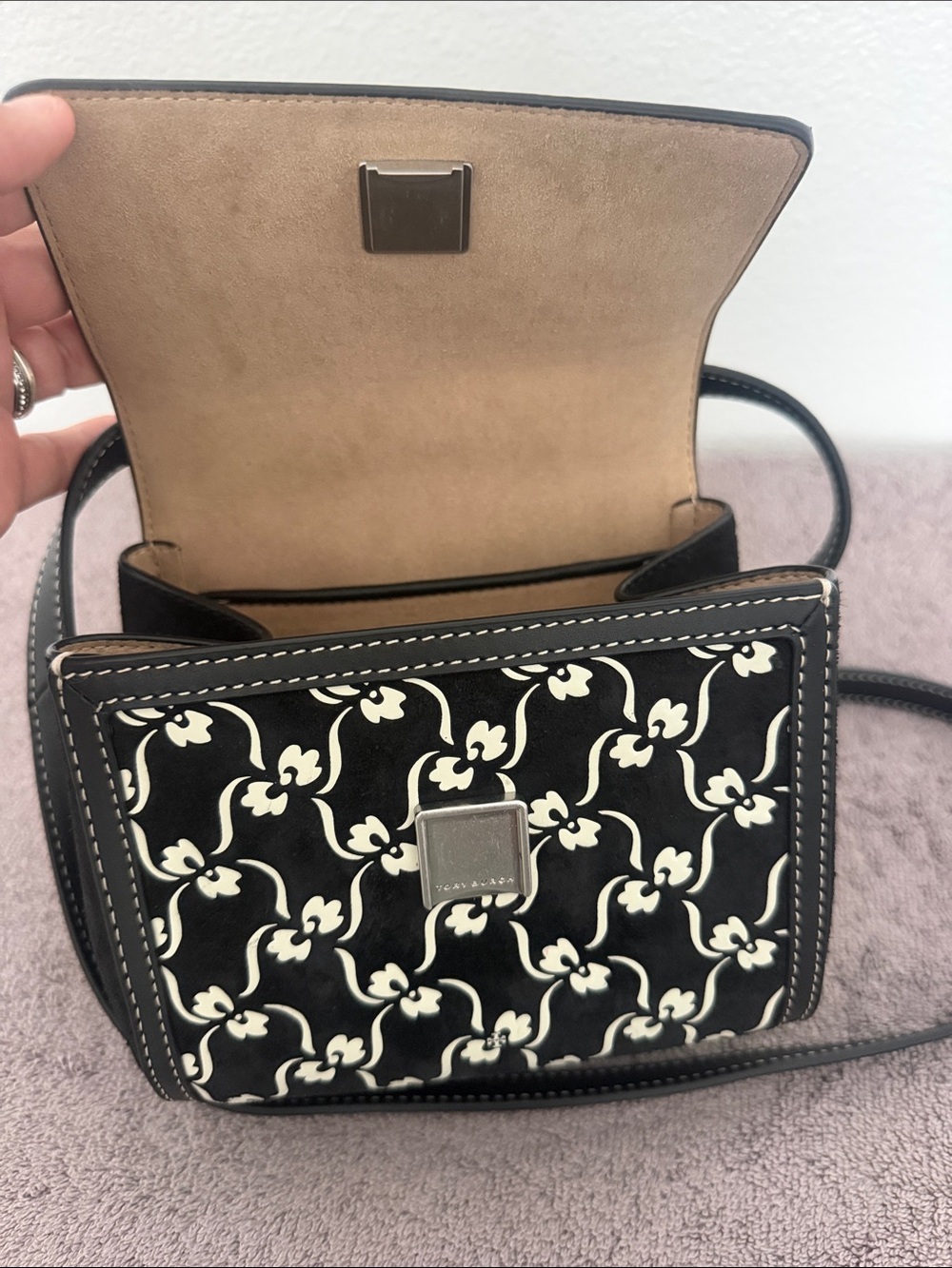 ✨ Tory Burch ✨ Juliette crossbody bag Japanese Floral Small Black/white - Picture 5 of 7